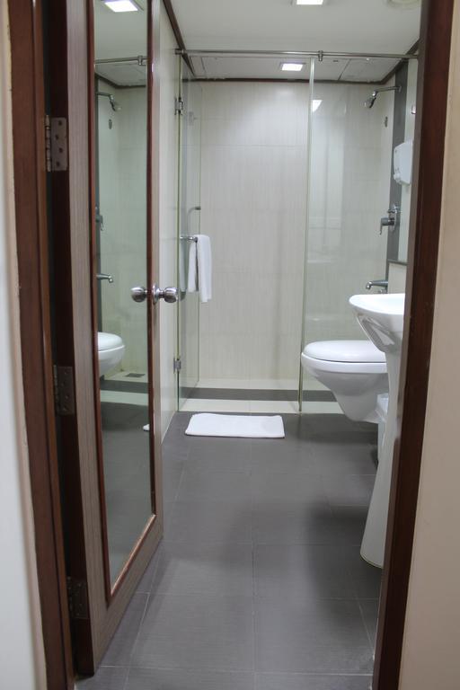 The Lotus Apartment Hotel, Venkatraman Street Chennai Exterior foto